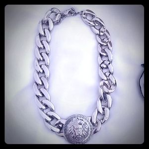Beautiful necklace (not heavy )